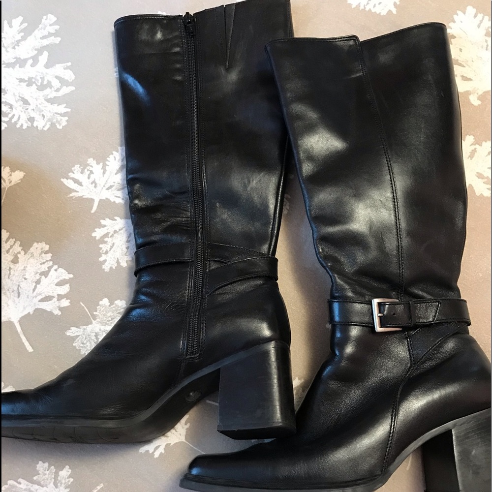 Tall black leather boots, great condition